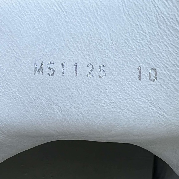 Not my style but definitely very cool sneakers. - Picture 4 of 7